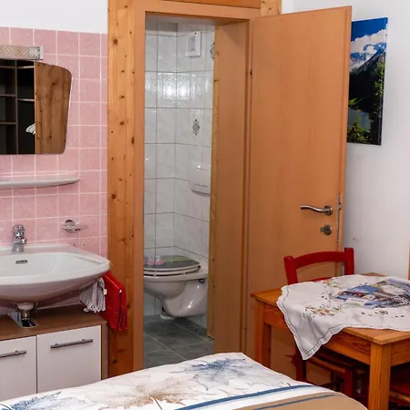 Haus Alpenfrieden 3* جيرلوس
