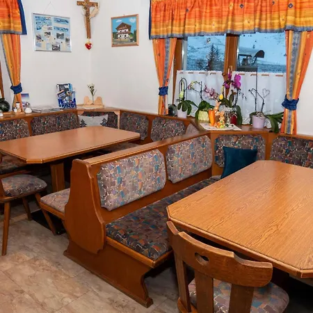 Haus Alpenfrieden 3*